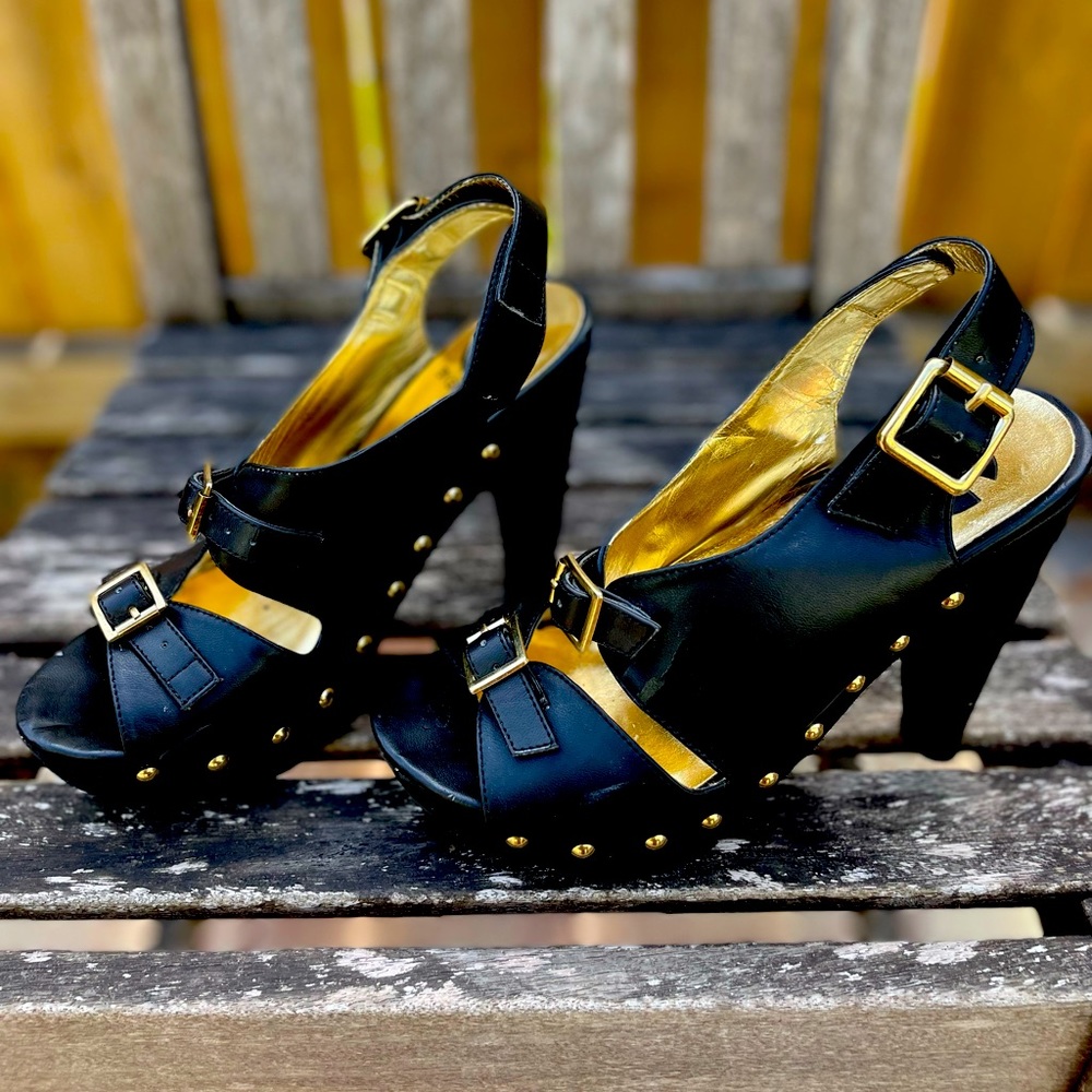 Guess wedges